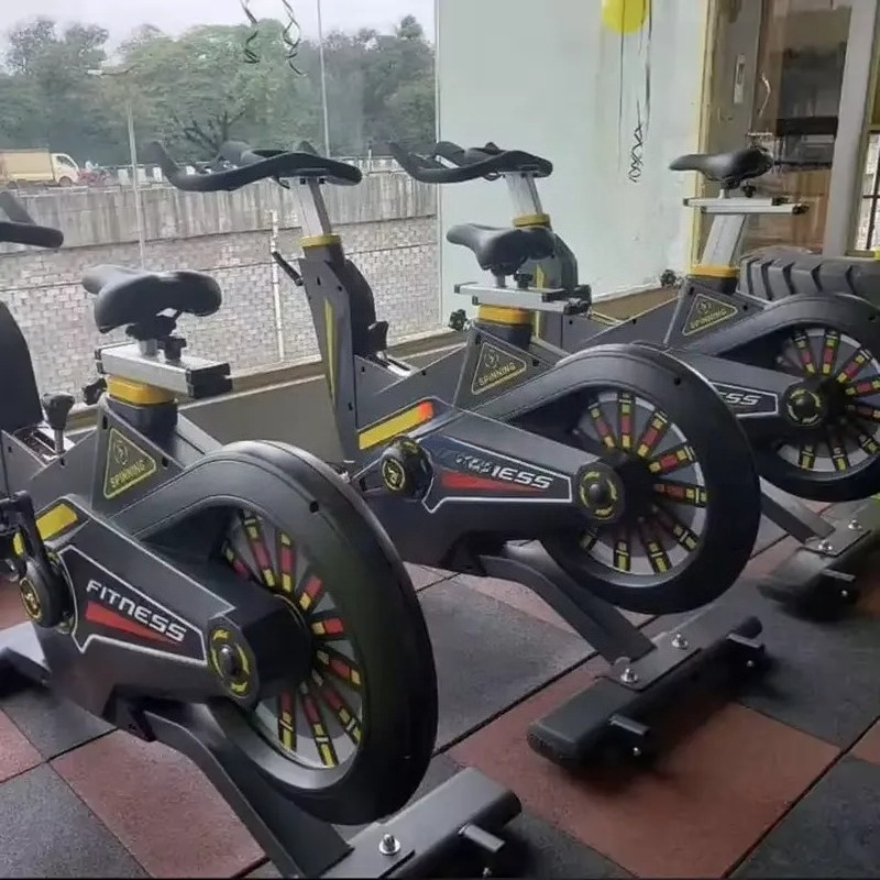 دراجة تمارين داخلية تجارية بنظ - مراجعة Home Gym Equipment وسعره